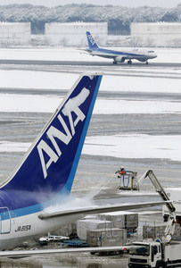 日本遭遇最强冷空气喜多方市积雪坠落致2死