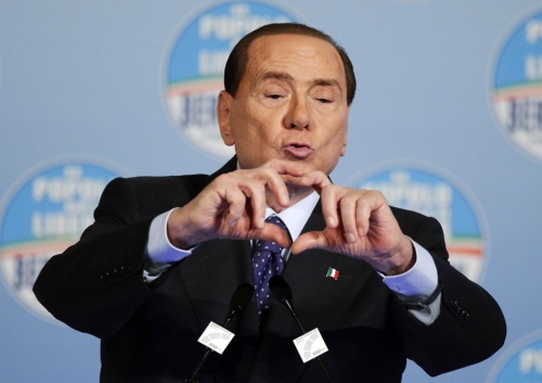 贝卢斯科尼替墨索里尼辩护遭猛批回应称被利用