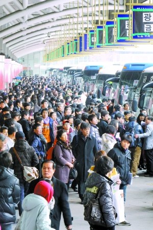 韩国春节假期开始近3000万人冒严寒出行(图)