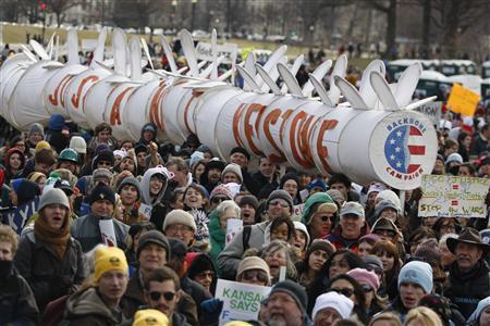 媒体称约3.5万人华盛顿集会抗议石油管道提案