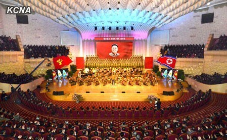 朝鲜功勋国家合唱团为核试验功臣演出祝贺(图)