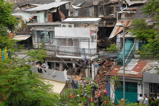 越南胡志明市民宅爆炸致10人死亡(图)