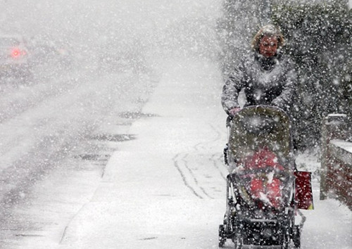 英国迎来25年最寒冷春天暴风雪席卷全境(组图)