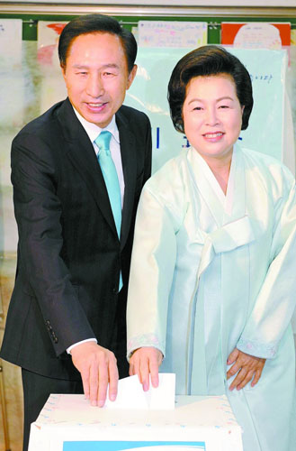 盘点全球各国第一夫人米歇尔强势布鲁尼时尚(图)(5)