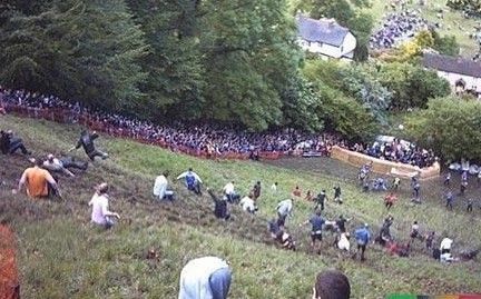 盘点有趣节日:泰国请猴子吃大餐英国人追奶酪(8)