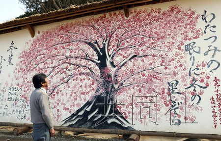 日本灾区宫城县绽放手印“樱花”(图)