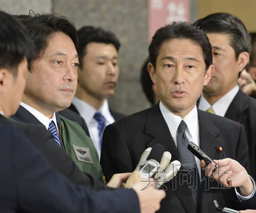 日本外相防卫相视察部队强调日美合作应对朝鲜