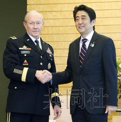 安倍与登普西就强化日美同盟达成一致(图)