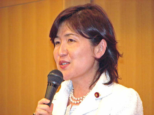 日本行政改革大臣稻田朋美参拜靖国神社(图)