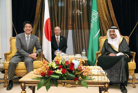 安倍外访第二站会晤沙特王储将出口核电站(图)