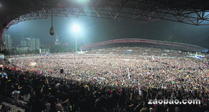 马来西亚大选结束10万人集会抗议选举舞弊(图)