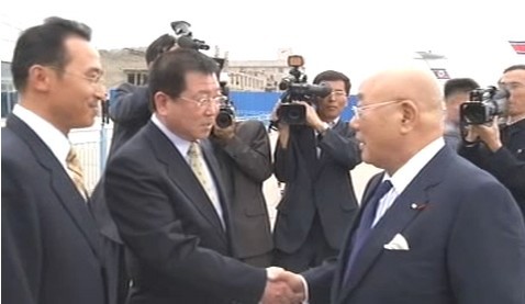 媒体公开安倍特使“秘访”朝鲜画面令日困惑(图)