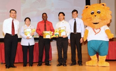 新加坡礼貌大使“新雅”狮子递交辞职信