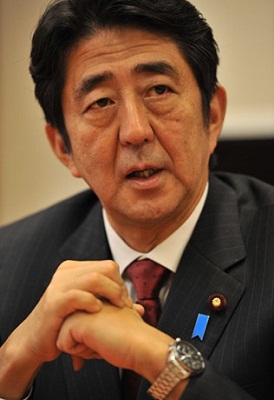 日媒解读“安倍外交学”:关键词含“牵制中国”