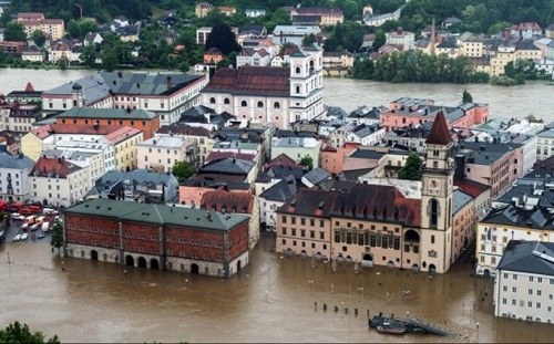 德国多地暴雨肆虐水患严重联邦军队出动救灾
