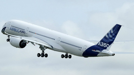 空客A350法国图卢兹首次试飞掀起美欧空霸之争