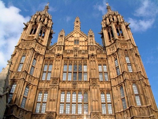 英国国会因钱袋紧张将外租国会大厦拍电影
