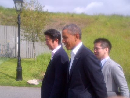安倍在社交网站秀照片:与奥巴马并肩赴会(图)