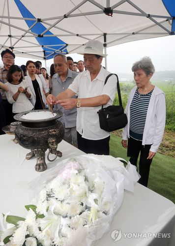 3名朝鲜战争中国老兵访韩噙泪参拜战友墓地(图)