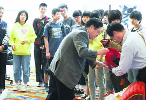 飞机失事引发游学问题大讨论:游学是否“有罪”?