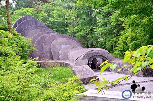 石头、玻璃象征男女磨合日本石之教堂颠覆想象