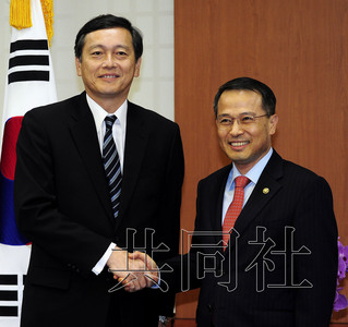 韩国副外长:日本应拿出诚意解决历史问题