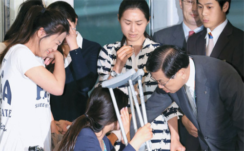 韩亚失事客机6乘务员回国其余6人仍在就医(图)