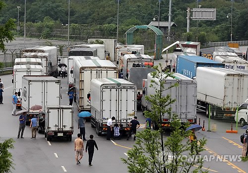 入驻开城工业区韩方企业连续三天运回物资(图)