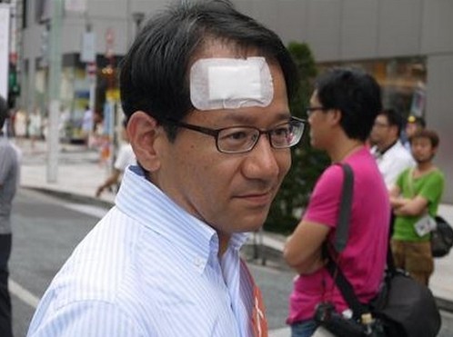 日本民主党参院选举候选人遭醉酒女袭击(图)