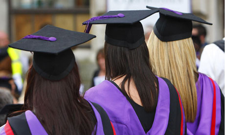 英国学校中白人学生大学申请率低黑人比率上升