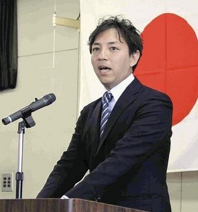 鸠山由纪夫侄子当选福冈县最年轻市长(图)