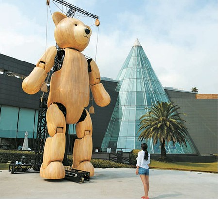 全球最大泰迪熊机器人在韩国展出高约9米(图)