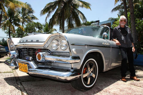 美国50年代产 古董 级轿车在古巴充当出租车 中新网