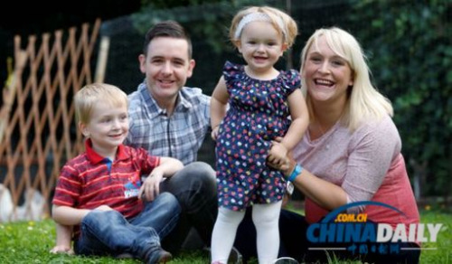 天生严重耳聋女孩植入人工耳蜗会叫爸妈(组图)