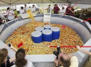 麻省理工学院制巨无霸水果沙拉破吉尼斯纪录