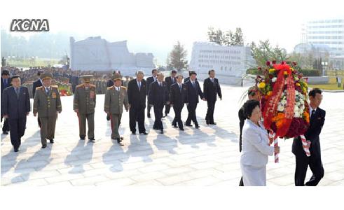 朝鲜举行仪式凭吊烈士金正恩送花圈(图)