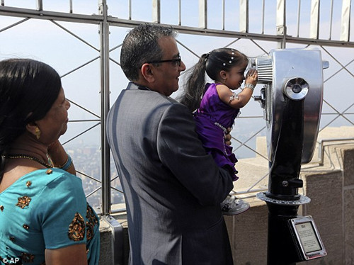 ����������Ů����0.6�׵Ƕ�ŦԼ�۹����ã���ͼ����4��