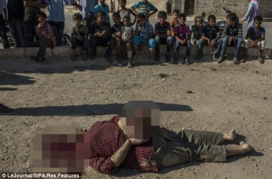 �𷴶����ڶ�ͯ��ǰ��������ʿ��ն�ף���ͼ����2��