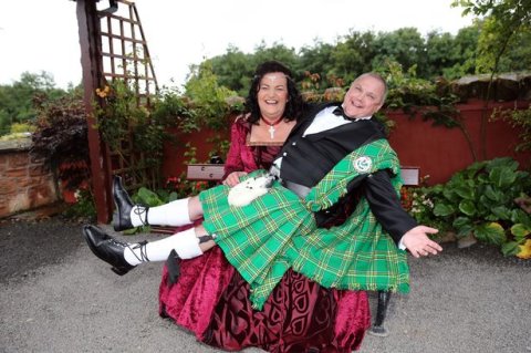 英国首例新郎新娘皆为变性人相遇后结连理(图)