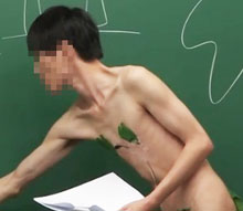 韩国网络教师用树叶遮三点全裸讲课引非议(图)