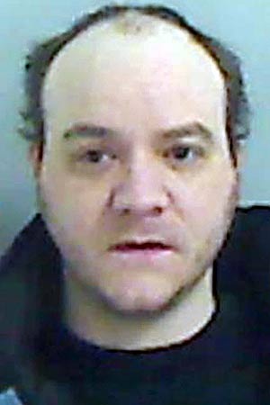 色狼假装当红歌星诱百名女性网友视频裸聊(图)