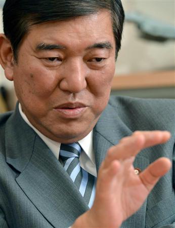 日本自民党干事长吁慎重应对自卫权党内须统一