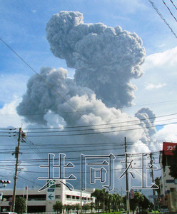 日本樱岛火山喷烟高达3000米今年已喷发700次