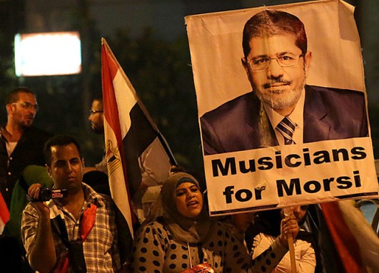 埃及11月4日开审穆尔西其与14人涉下令“谋杀”