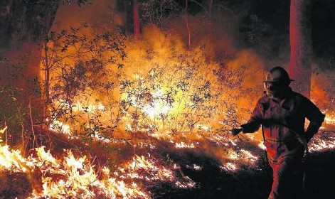 澳大利亚蓝山险招治山火当地居民获准回家(图)