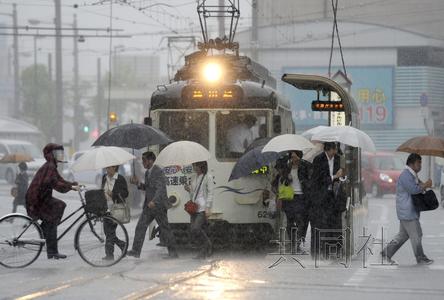 台风“范斯高”袭击日本气象厅吁警惕泥石流(图)