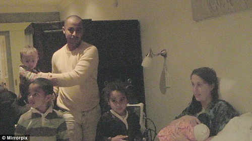 英国“白寡妇”曾住南非豪华产房水中诞女婴?