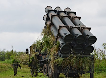 日本进行地对舰导弹训练为“夺岛”演习一部分