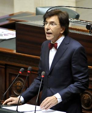 比利时老妇暗恋同性恋首相“中招”互联网骗局