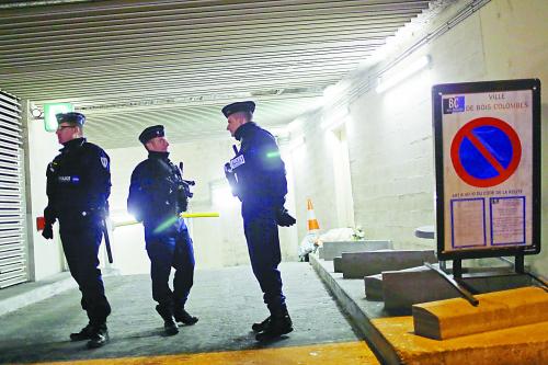 法国“独狼”枪手落网多次袭击之后服药自杀